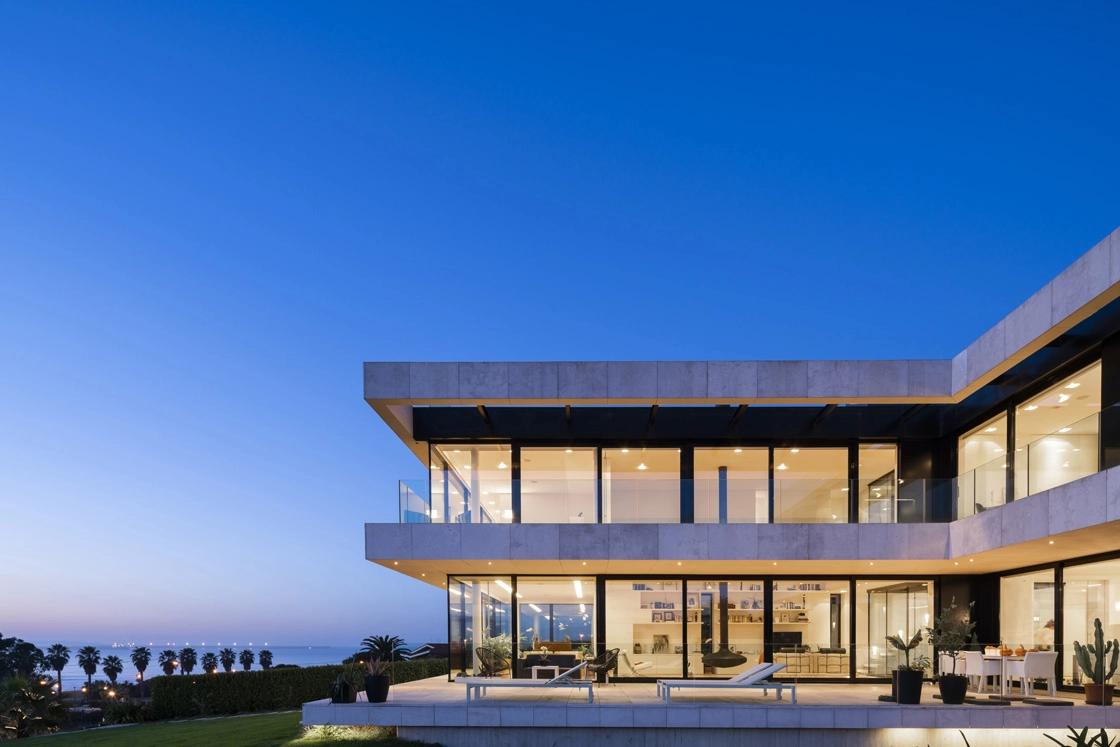 Contemporary window wall with slim profiles