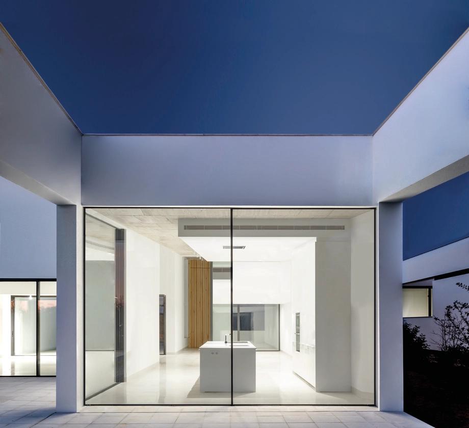 Contemporary aluminum curtain wall facade installed in the Greater Toronto Area