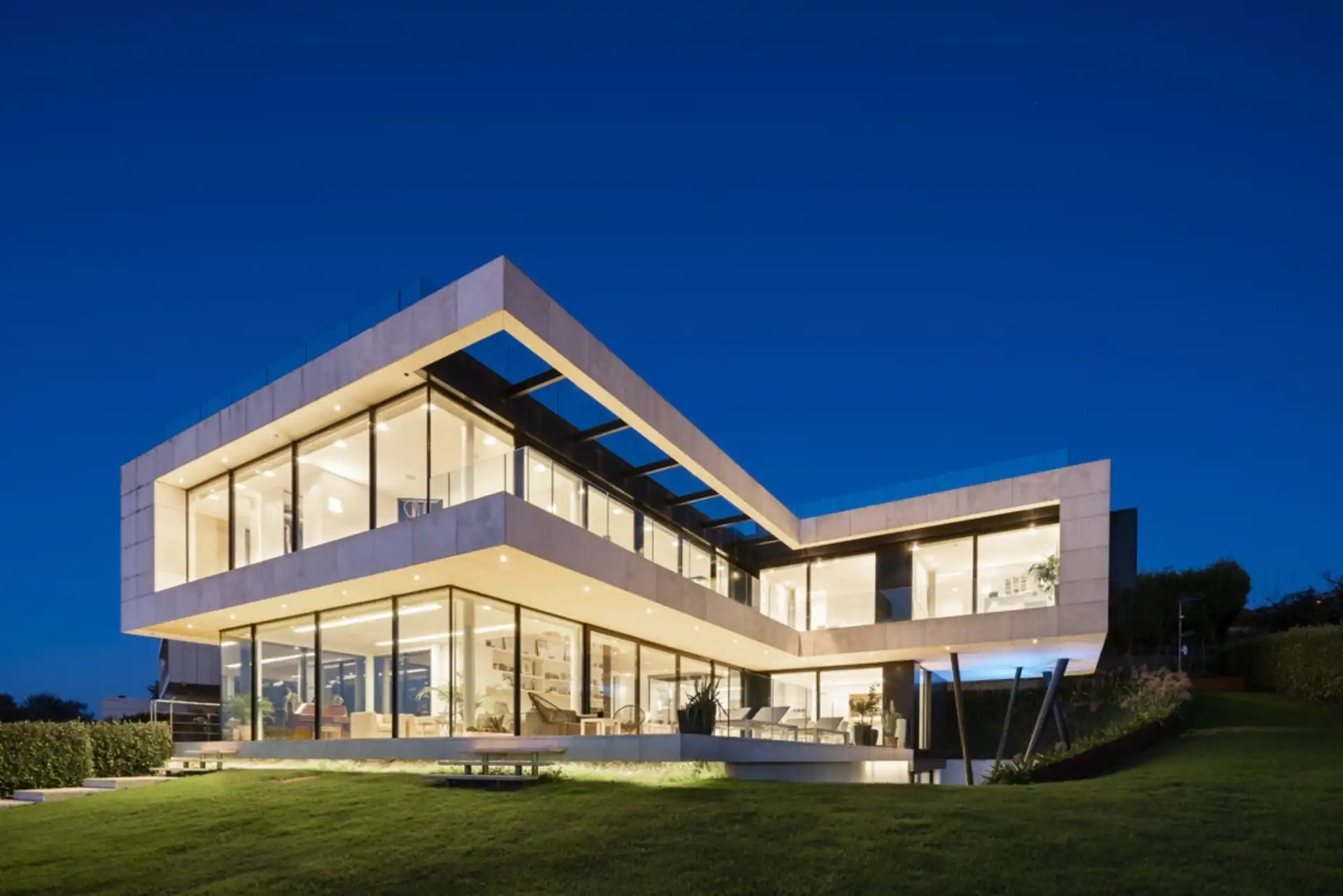 Premium fenestration in Etobicoke property